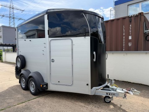 HBX 511 mit Sattelkammer Black